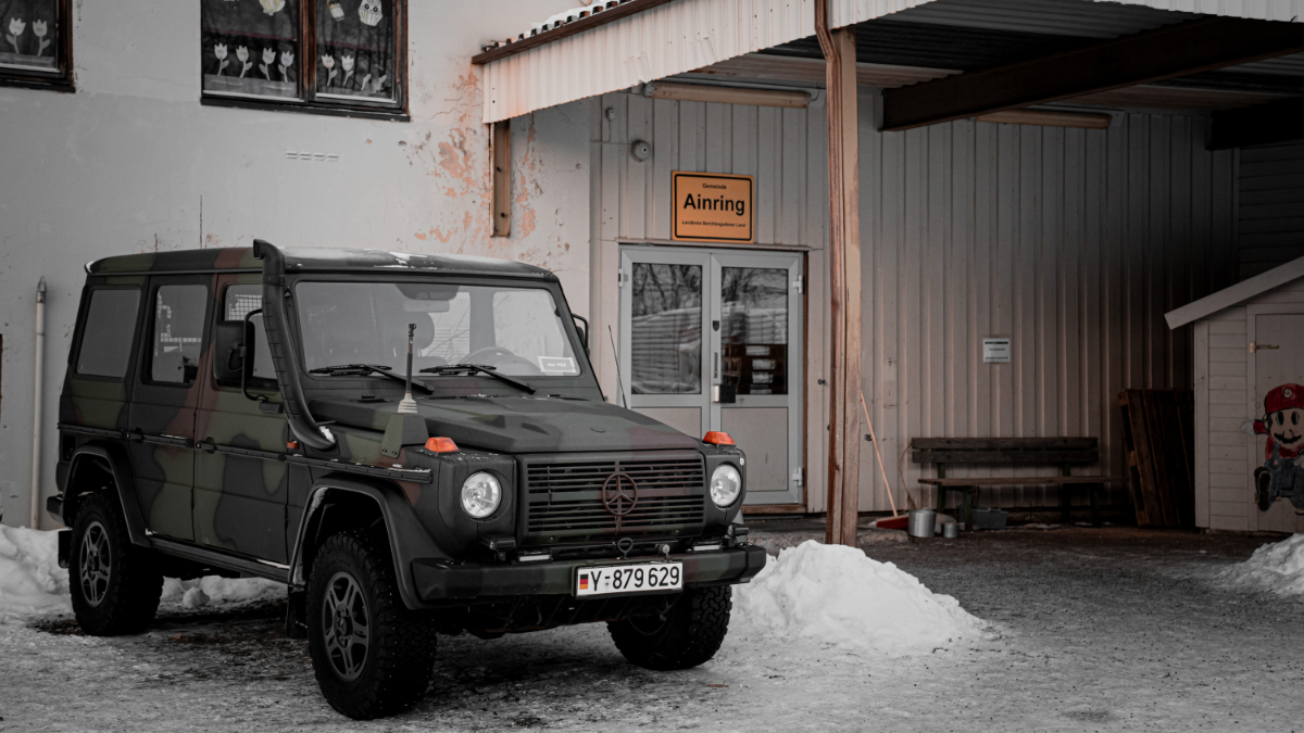 Ainringer Ortsschild mit Patenkompanie in Norwegen