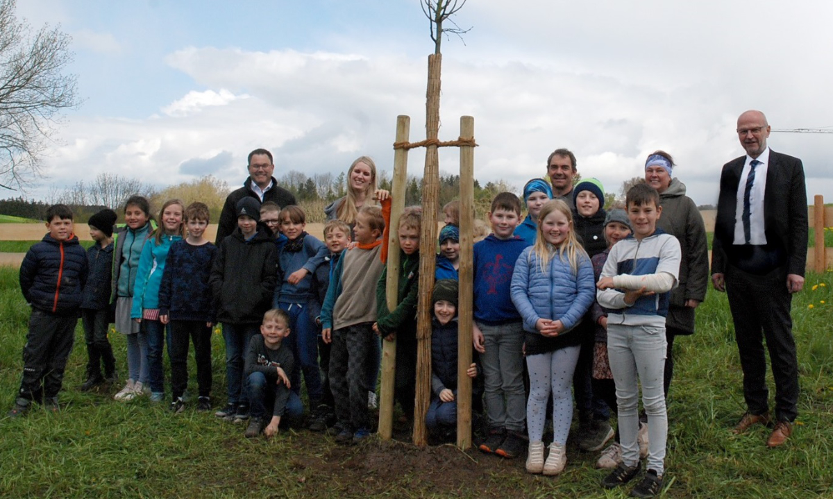 Baumpflanzaktion Sparkasse in Thundorf