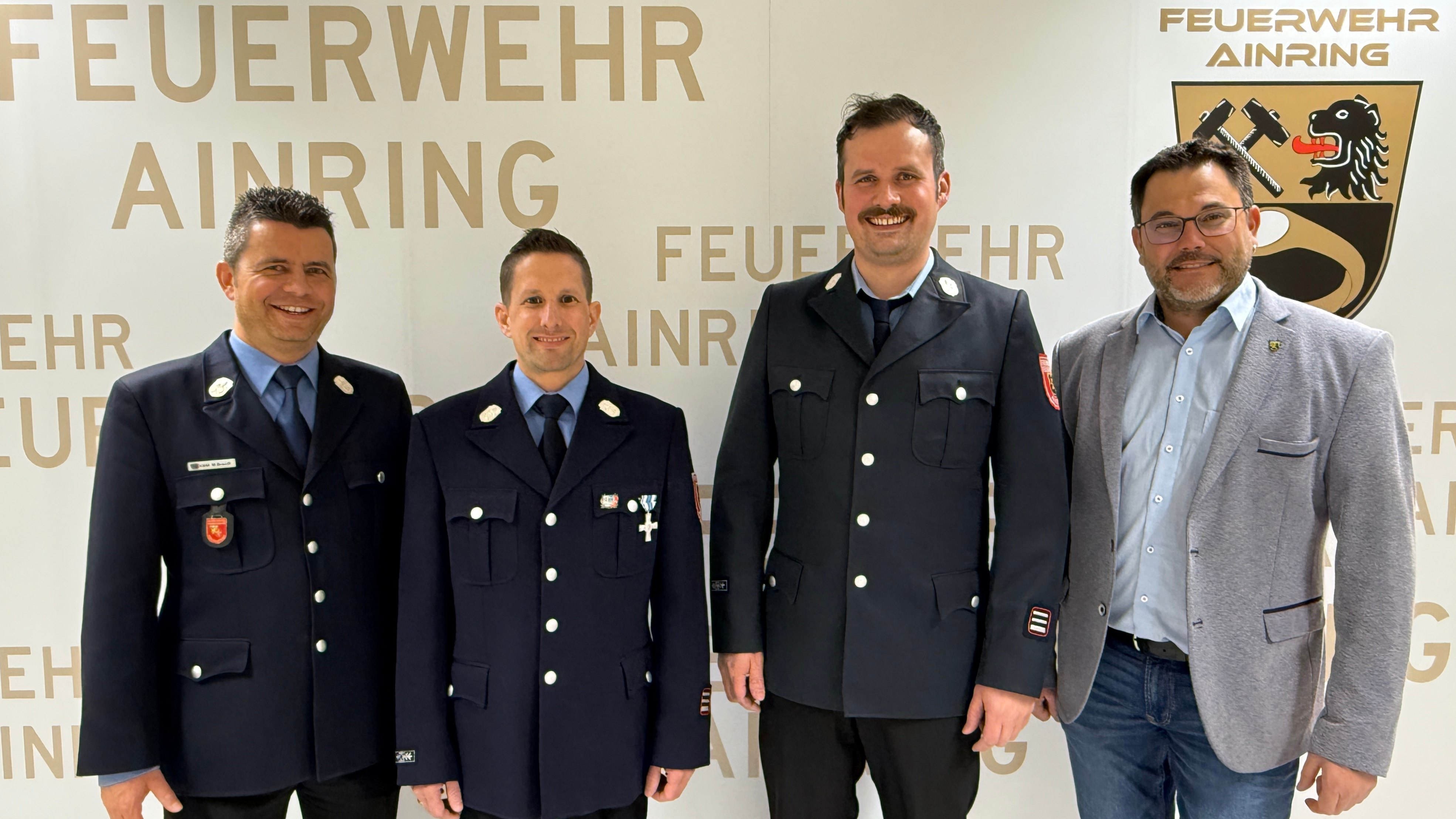 Kreisbrandmeister Michael Brandl, Bernhard Hasenöhrl, Philipp Ließel, Bürgermeister Martin Öttl