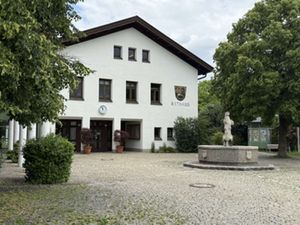 Rathaus im Sommer